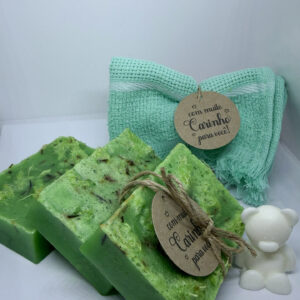 Kit 3 Sabonetes Artesanais Massageadores Esfoliantes de Alecrim + Toalhinha + Ursinho
